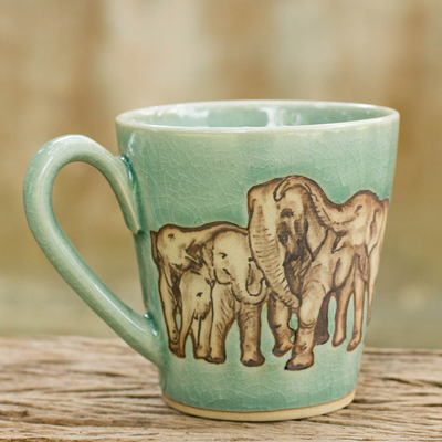 Celadon-Keramikbecher - Aqua Celadon-Keramikbecher mit handbemalten Elefanten