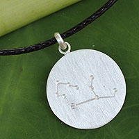 Collar con colgante de topacio blanco, 'Constelación: Virgo' - Collar hecho a mano con topacio blanco y signo de Virgo plateado