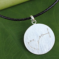 Collar colgante de topacio blanco, 'Constelación: Escorpio' - Collar colgante de plata de Escorpio con piedra de topacio blanco