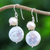 Pendientes colgantes de perlas cultivadas, 'Pretty Lady' - Pendientes colgantes de perlas blancas hechos a mano de Tailandia