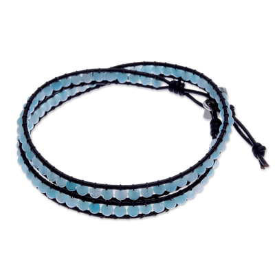 Wickelarmband aus Quarz und Leder - Thailändisches Blattsilber auf schwarzem Lederarmband mit blauem Quarz