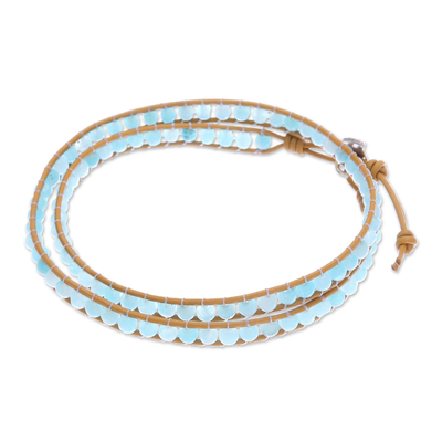 Wickelarmband aus Quarz und Leder - Handgefertigtes Wickelarmband aus blauem Quarz und braunem Leder