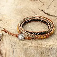 Pulsera envolvente de cuero de ónix y jaspe, 'Hill Tribe Sunshine' - Onyx Jasper y plata en pulsera envolvente de cuero hecha a mano