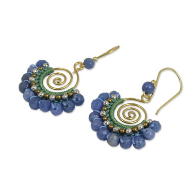 Perlengold-vermeilter Baumelohrring, 'Cornflower Blue Kiss' (Kuss in Kornblumenblau) - Blaue Ohrringe mit Perlen 24k Gold Vermeil Ohrringe