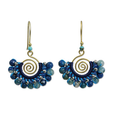 Ohrringe aus perlenbesetztem Gold Vermeil, 'Seashore Kiss - Goldene Vermeil-Armreif-Ohrringe mit blauen Achatperlen