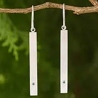 Pendientes de barra de plata de primera ley y topacio azul, 'Simply Love' - Pendientes de barra de topacio azul y plata de ley Joyería tailandesa