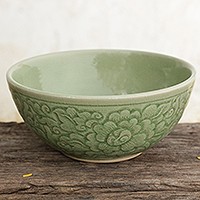 Cuenco de cerámica celadón - Cuenco de cerámica de celadón tailandés con tema floral hecho a mano artesanalmente