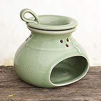 Calentador de aceite de cerámica Celadon, 'In Harmony' - Calentador de aceite de cerámica verde Celadon de Tailandia