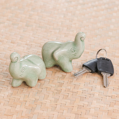 Figuritas de cerámica celadón, (par) - 2 figuras de elefante de la suerte hechas a mano en cerámica verde celadón