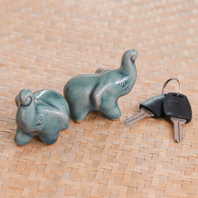 Celadon-Keramikfiguren, (Paar) - 2 handgefertigte glückliche Elefantenfiguren aus blauer Seladon-Keramik