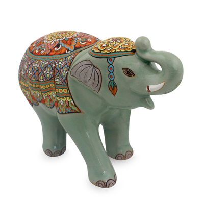 Figurilla de cerámica celadón - Elefante de cerámica verde celadón hecho a mano en Tailandia