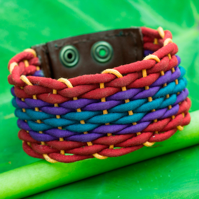 Pulsera de algodón y cuero, 'Rainbow Weave' - Pulsera de algodón hecha a mano para mujer en colores del arco iris
