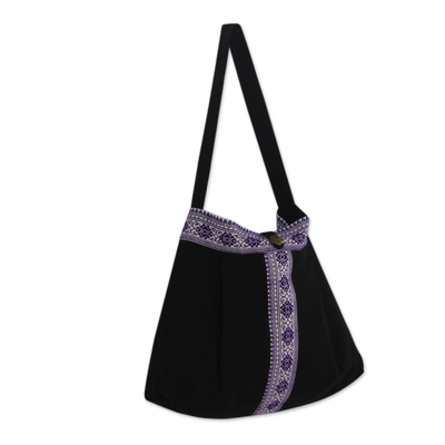 Umhängetasche aus Baumwolle, 'Thai Life'. - Schwarze Baumwollhandtasche mit violettem Rand aus Thailand