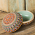 Joyero de cerámica celadón - Caja de joyería redonda de cerámica celadón pintada tailandesa de comercio justo