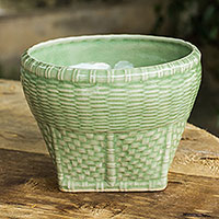 Jarrón de cerámica Celadon, 'Basket' (grande) - Jarrón de cerámica con aspecto tejido en verde Celadon Glaze (grande)