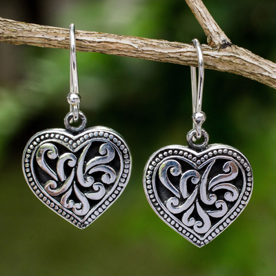 Pendientes corazón de plata de primera ley - Pendientes colgantes de plata de ley románticos hechos a mano.