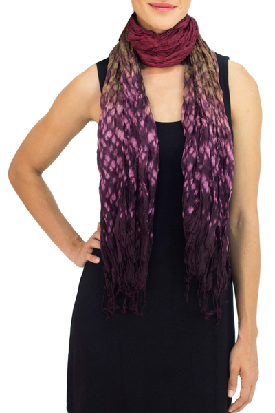 Bufanda tie-dye - Bufanda arrugada roja-púrpura hecha a mano con patrones de tratamiento anudado