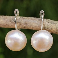 Pendientes colgantes de perlas cultivadas, 'Rosy Moon' - Pendientes colgantes de perlas cultivadas en tono melocotón y plata 925