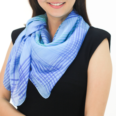 Seidentuch - Thailändischer blauer und grüner quadratischer Schal aus 100 % handgefärbter Seide