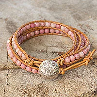 Wickelarmband aus Rhodonit, „Pink Hydrangea“ – Wickelarmband aus rosa Rhodonit und Karen Hill Tribe Silber