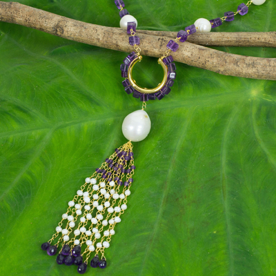 Collar con colgante de perlas cultivadas y amatistas - Collar Largo de Perlas y Amatistas en Plata Chapada en Oro de 24k