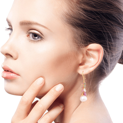 Vergoldete Ohrringe aus Zuchtperlen und Turmalin - Mehrfarbiger Turmalin und Perlen auf vergoldeten Ohrringen