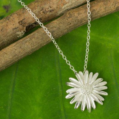 Sterling silver flower necklace, 'Pretty Daisy' - Artisan Crafted Sterling Silver Flower Pendant Necklace