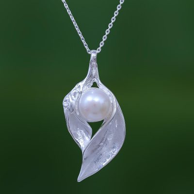 Cultured pearl pendant necklace, 'Blossom in the Snow' - Modern Sterling Silver Handcrafted Cultured Pearl Necklace
