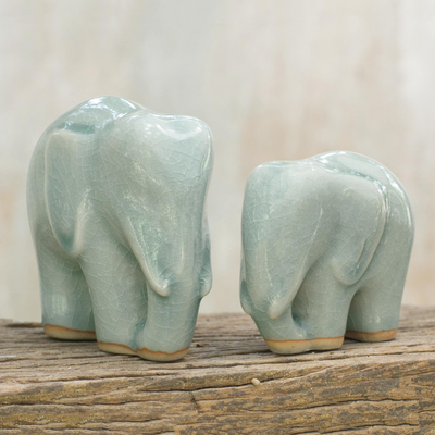 Celadon-Keramikfiguren, (Paar) - Hellblaue Celadon-Keramikfiguren von Elefanten (Paar)