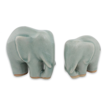 Celadon-Keramikfiguren, (Paar) - Hellblaue Celadon-Keramikfiguren von Elefanten (Paar)