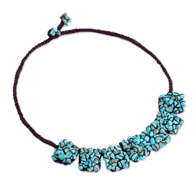 Halskette aus Calcitperlen - Dunkelbraune Kordelkette mit blauen Calcitperlen