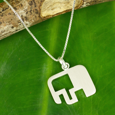 Halskette mit Anhänger aus Sterlingsilber, „Elephant Geometry“ – Kunsthandwerklich gefertigte silberne Elefantenhalskette aus Thailand