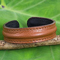 Men's leather cuff bracelet, 'Basic Brown'