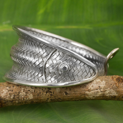 Pulsera de puño de plata, 'El pez' - Pulsera de puño de plata en forma de pez joyería hecha a mano de la tribu Hill