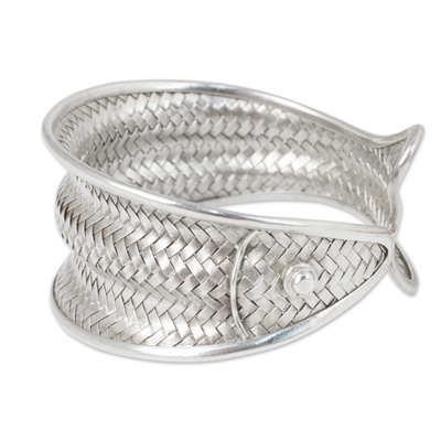 Pulsera de puño de plata, 'El pez' - Pulsera de puño de plata en forma de pez joyería hecha a mano de la tribu Hill
