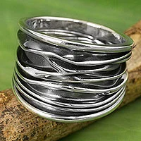 Anillo de plata de ley, 'The River' - Anillo de banda ancha en plata de ley hecho a mano en Tailandia