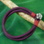 Seidenkordelarmband mit silbernem Akzent - Handgefertigtes lila Seidenarmband mit Hill Tribe-Silberanhänger
