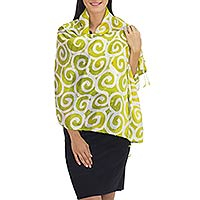 Mantón de seda, 'Chartreuse Thai Maze' - Mantón de seda con motivo de espiral blanca y chartreuse brillante