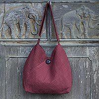 Bolso vagabundo de algodón con monedero, 'Surreal Wine' - Bolso de hombro único estilo pintuck de algodón en rojo vino