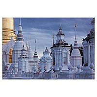'Templo Suan Dok al atardecer' - Impresión fotográfica firmada del templo budista en Tailandia