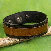 Pulsera de cuero, 'Rough and Tumble in Black' - Pulsera de cuero unisex en negro y marrón con broches de latón