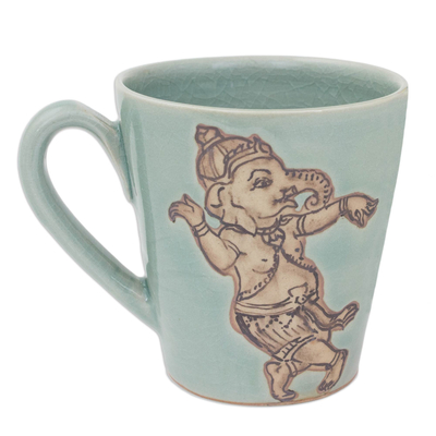 Celadon-Keramikbecher - Hellblauer, tanzender Ganesha-Becher aus Celadon-Keramik aus Thailand