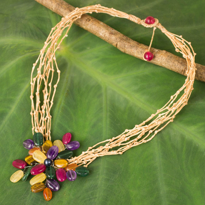 Multi-Edelstein Perlen Anhänger Halskette "Zweige und Blumen" - Halskette aus gewachsten beigen Schnüren mit buntem Blumen-Anhänger