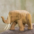 Holzstatuette - Handgefertigte Elefantenstatuette aus Regenbaum und Elfenbeinholz