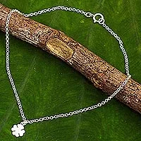 Sterling silver pendant anklet, 'Clover Luck' - Hand Crafted Sterling Silver Anklet with Clover Pendant