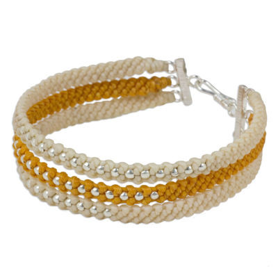 Armband aus silbernen Perlen - Makramee-Armband in Elfenbein und Orange mit Hill Tribe-Silber