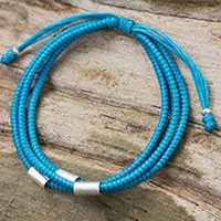 Pulsera de cordón de poliéster trenzado y plateado, 'Mejor amigo en azul' - Pulsera trenzada azul artesanal con detalles en plata