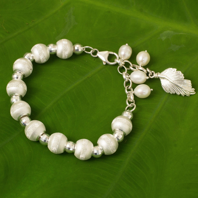 Pulsera con abalorios de perlas cultivadas y plata de ley, 'Brilliant Leaf' - Pulsera hecha a mano de plata de ley y perlas cultivadas