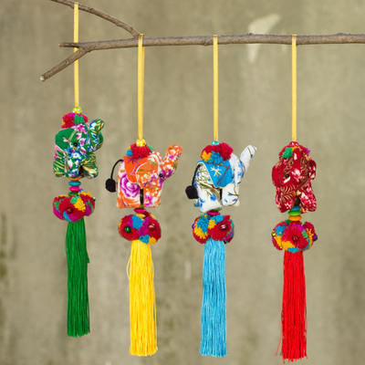 Baumwollornamente, (4er-Set) - Set mit 4 mehrfarbigen thailändischen Elefanten-Ornamenten, handgefertigt
