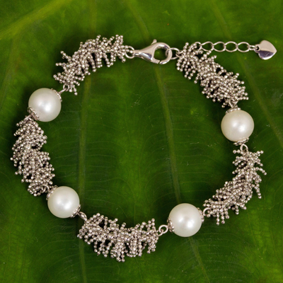 Zuchtperlen-Armband, 'Coral Reef Treasures' (Schätze des Korallenriffs) - Handgefertigtes Armband aus weißer Perle und Sterlingsilber